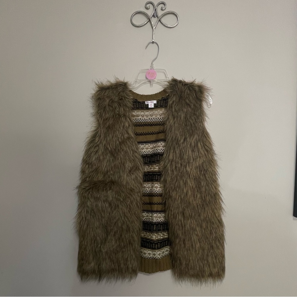 Xhilaration Brown Faux Fur Vest‎ with Knit Pattern Size Small